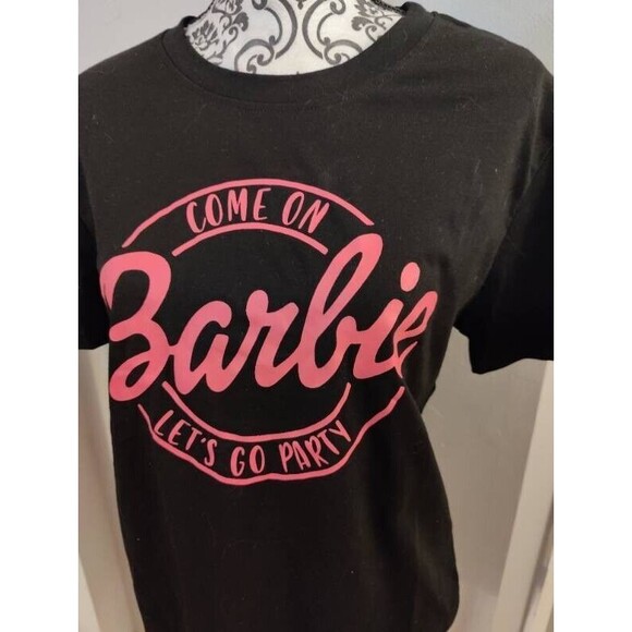 Women's Size XL Barbie TShirt Come on Barbie Lets Go Party Graphic Tee Shirt NEW - Picture 2 of 9